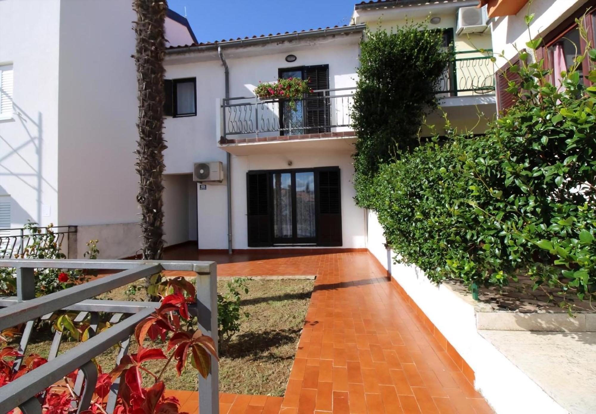 Palma In Strandnaehe Mit Garten Grill Apartment Poreč